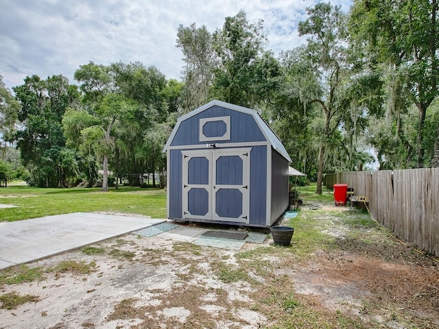 view of outdoor structure featuring a yard