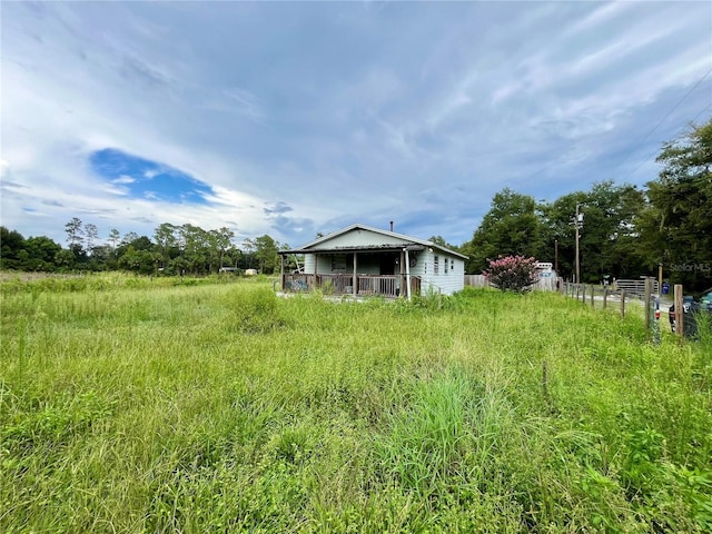 view of yard featuring a rural view