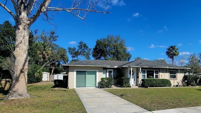 ranch-style home with a front yard