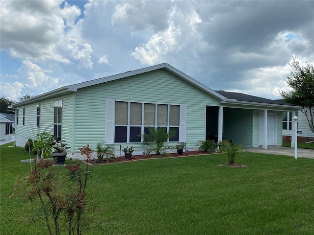 view of front of home with a front lawn