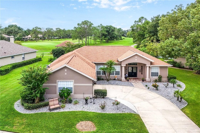 ranch-style home featuring a front lawn