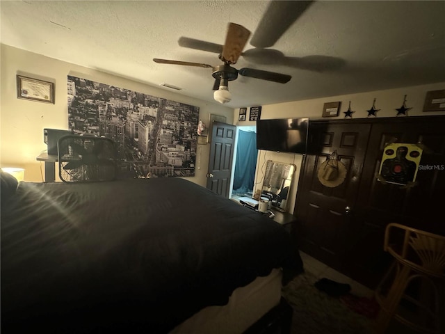 bedroom featuring ceiling fan