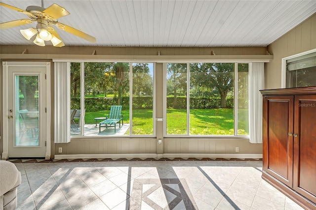 unfurnished sunroom with a wealth of natural light and ceiling fan