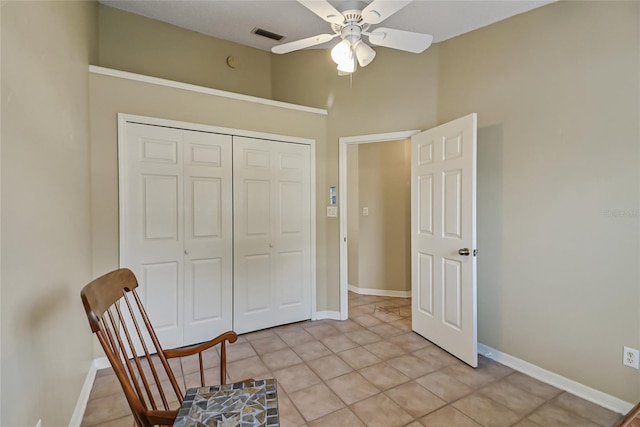 unfurnished room with light tile patterned flooring, ceiling fan, visible vents, and baseboards