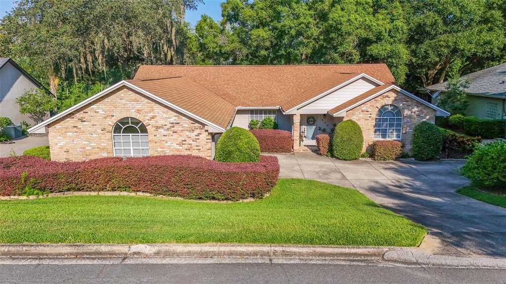 view of front of house with a front lawn