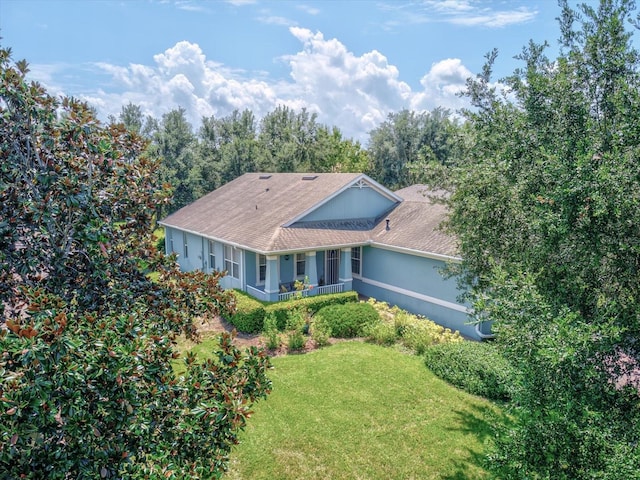 view of front of property with a front yard