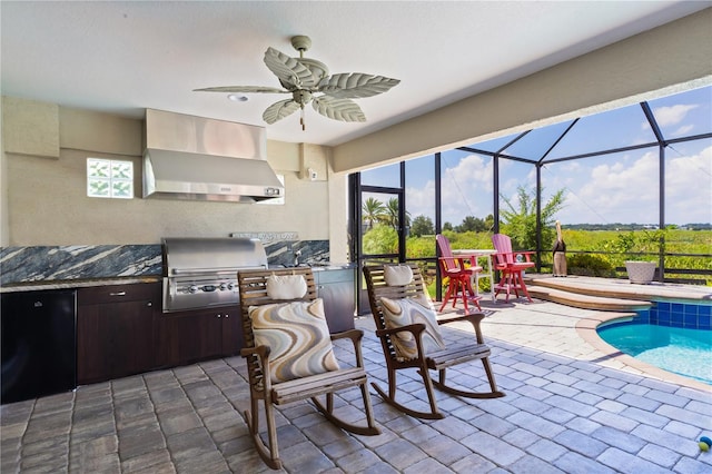 view of patio featuring ceiling fan, a lanai, an outdoor kitchen, and grilling area