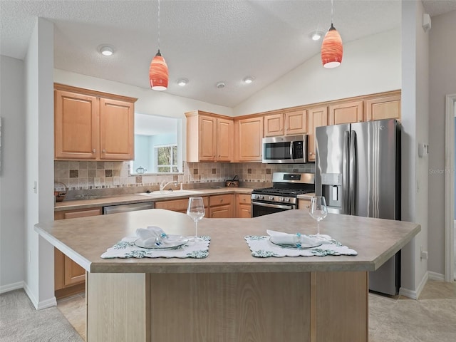 kitchen with appliances with stainless steel finishes, vaulted ceiling, an island with sink, and decorative backsplash