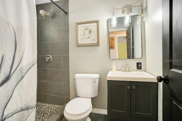 bathroom featuring a shower with shower curtain, vanity, and toilet