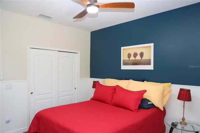 bedroom featuring ceiling fan and a closet