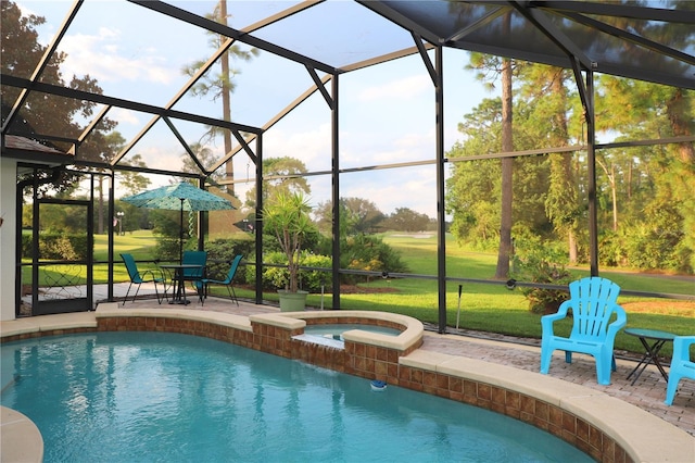 view of swimming pool with a lanai, a yard, a pool with connected hot tub, and a patio