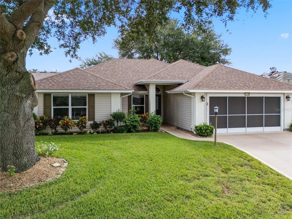 ranch-style home with a front yard and a garage