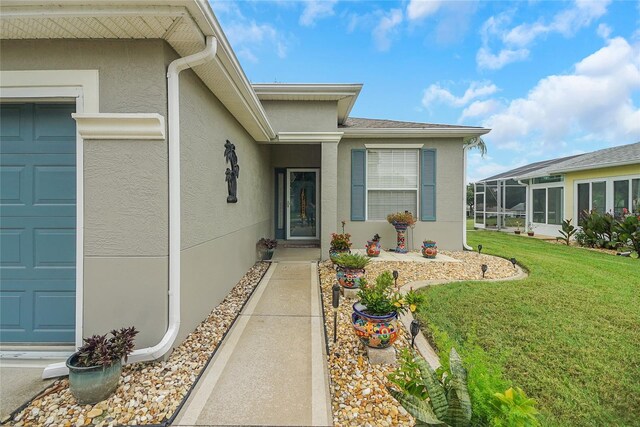 32915 Crooked Oaks Ln, Leesburg, FL 34748 - property entrance featuring a garage, a yard, and stucco siding