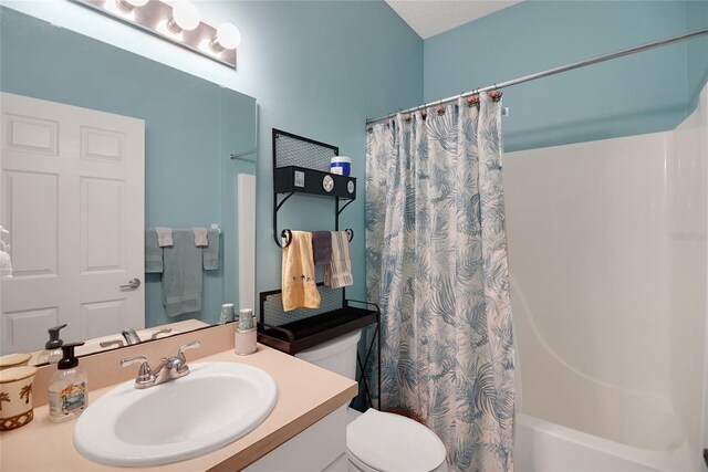32915 Crooked Oaks Ln, Leesburg, FL 34748 - bathroom featuring toilet, shower / bath combo, and vanity