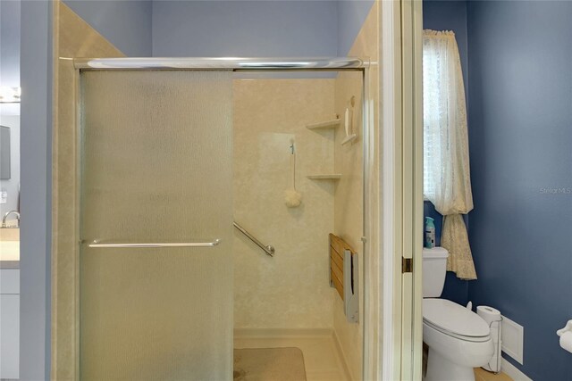 32915 Crooked Oaks Ln, Leesburg, FL 34748 - full bath featuring toilet, a shower stall, and vanity