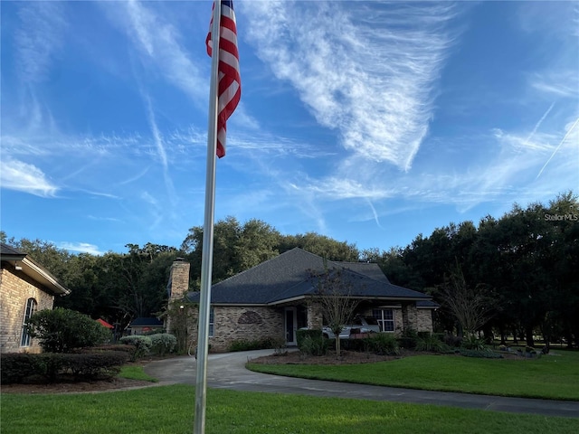 view of front of property with a front yard