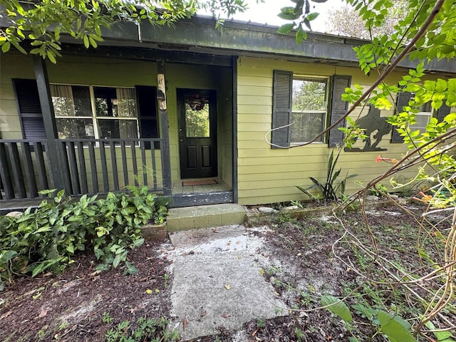 property entrance with covered porch