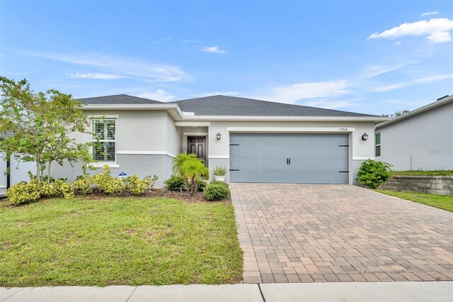 view of front of house featuring a garage and a front yard