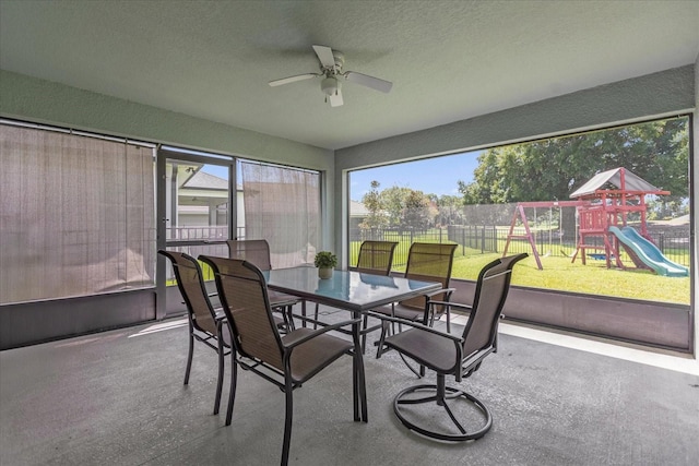 sunroom with ceiling fan