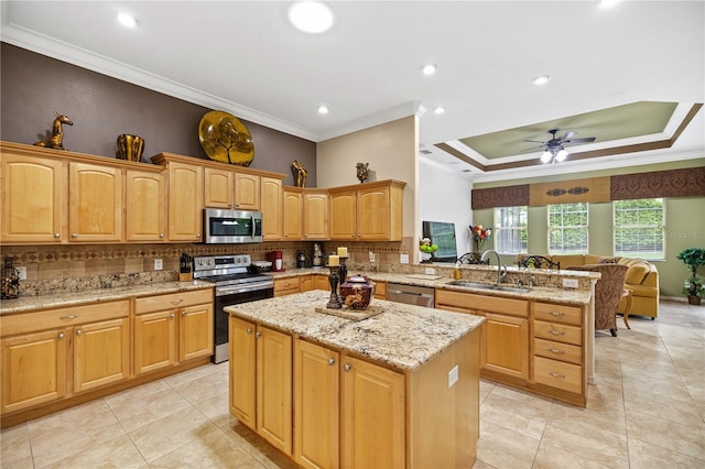 kitchen featuring crown molding, a center island, sink, and stainless steel appliances