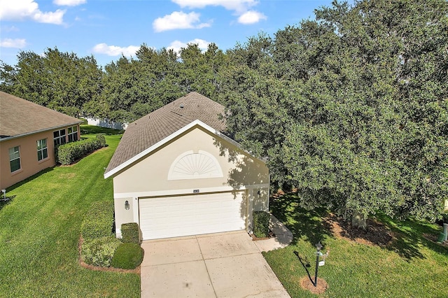 view of front of home featuring a garage and a front yard