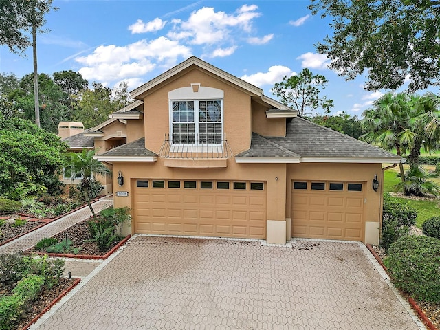 view of front facade featuring a garage