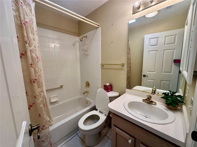 1213 El Esparza Ln, The Villages, FL 32159 - bathroom featuring shower / tub combo with curtain, vanity, and a textured ceiling