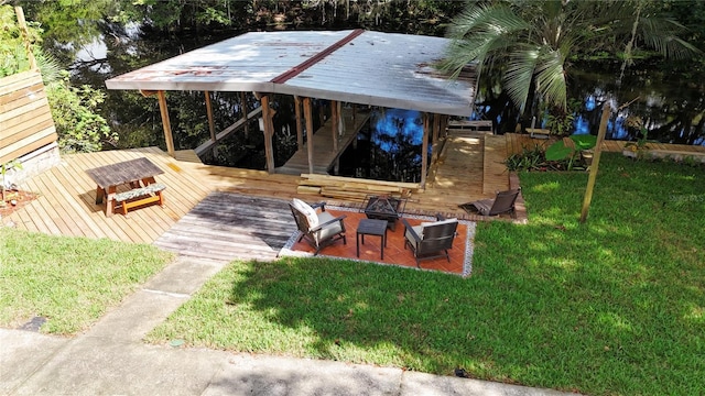 view of yard featuring a fire pit