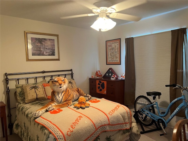 bedroom featuring a ceiling fan