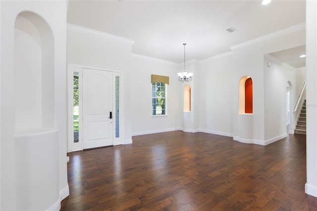 foyer featuring a chandelier, baseboards, visible vents, and hardwood / wood-style floors