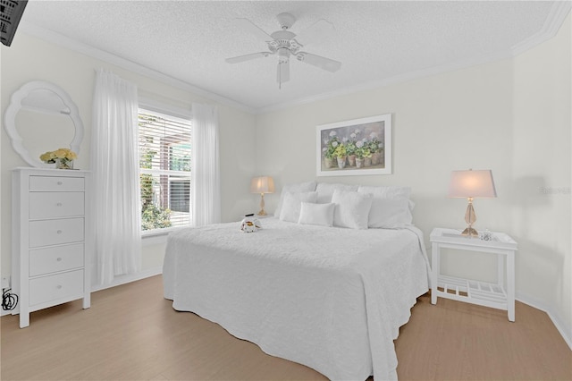 bedroom with ceiling fan, a textured ceiling, and light hardwood / wood-style flooring