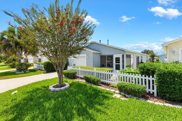 view of front facade with a garage and a front yard