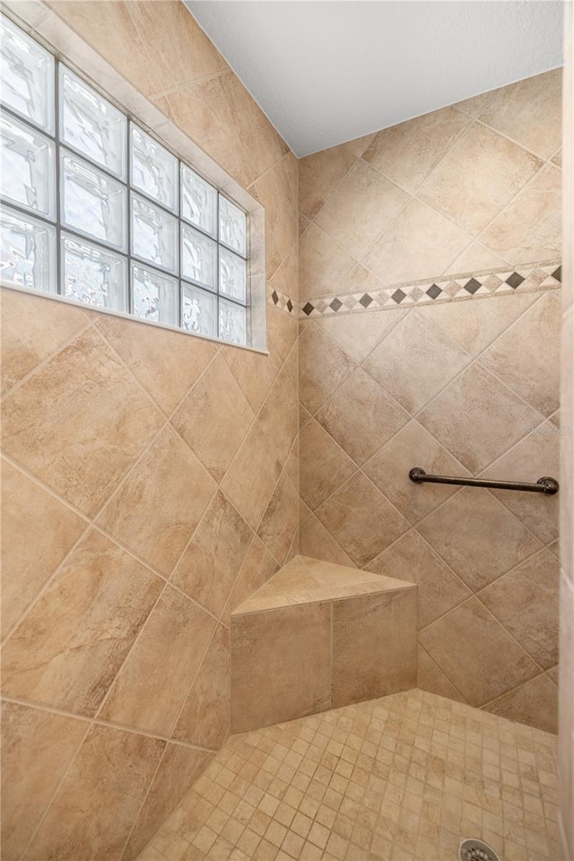 bathroom featuring a tile shower