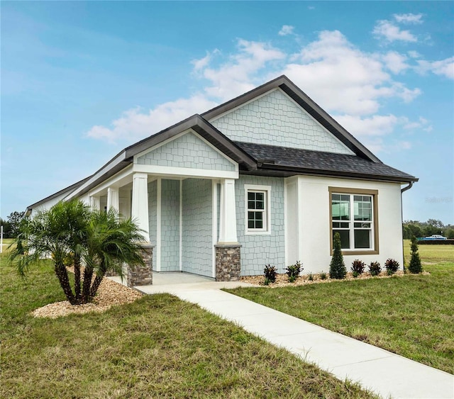 craftsman-style house with a front yard