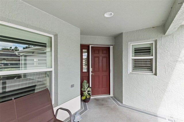 property entrance featuring a balcony