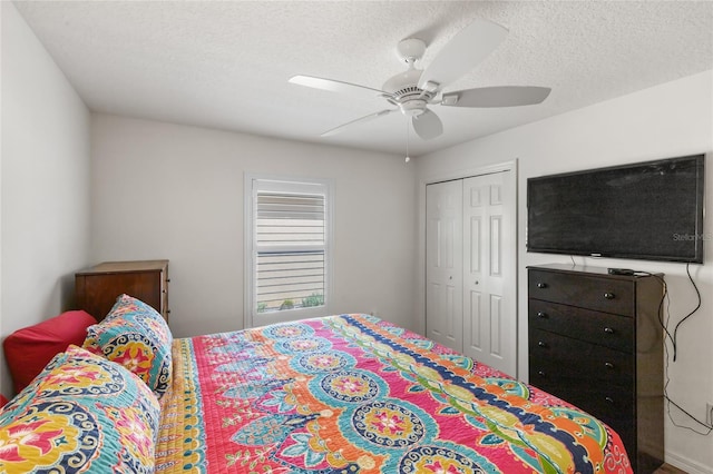 bedroom featuring a textured ceiling, a closet, and ceiling fan