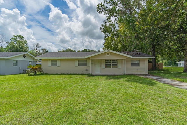 view of front of house featuring a front yard