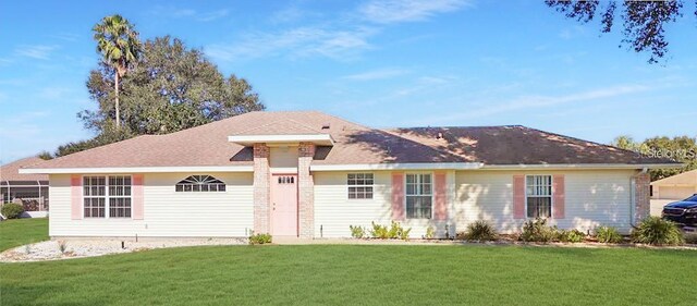 view of front of home featuring a front lawn