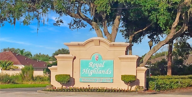 view of community / neighborhood sign