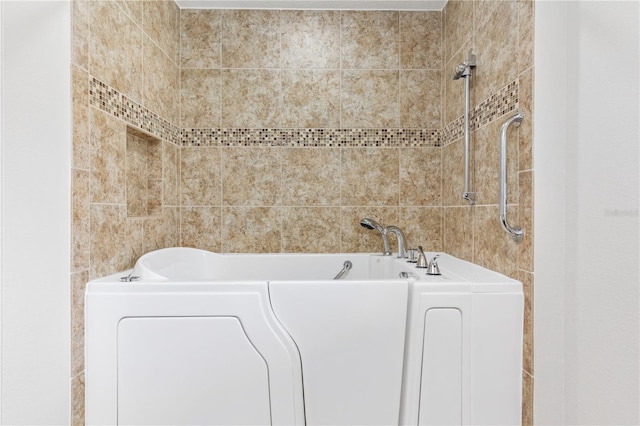 bathroom featuring a washtub