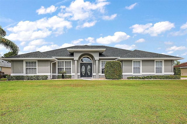 view of front facade featuring a front lawn