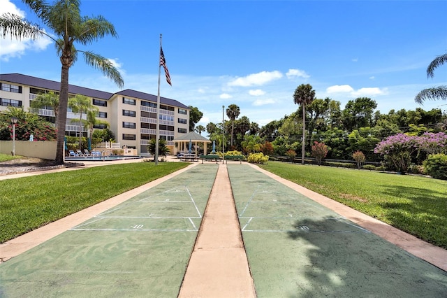 view of property's community featuring a yard