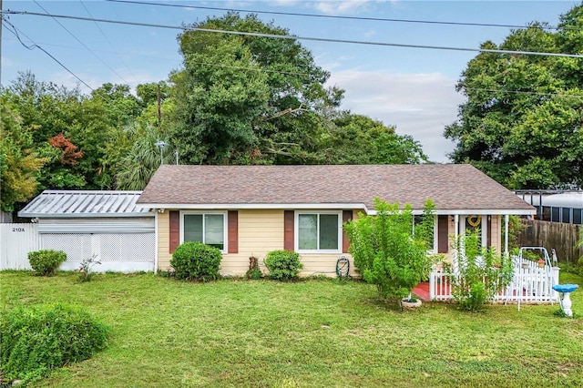 view of front facade featuring a front yard