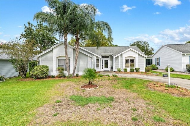 single story home with a front lawn