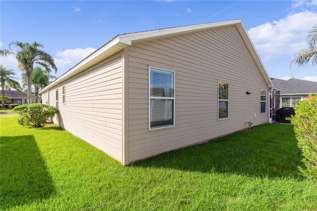 view of side of property featuring a lawn