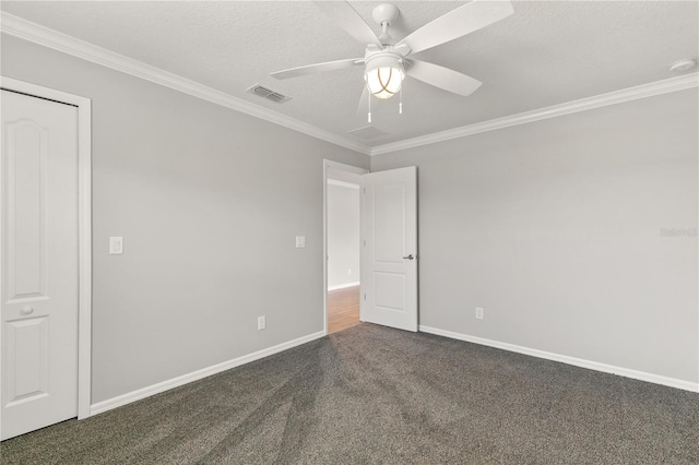 carpeted spare room with ceiling fan, crown molding, and a textured ceiling