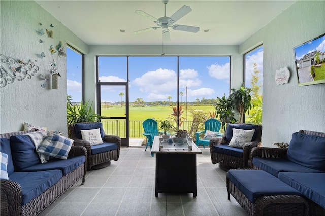 sunroom with ceiling fan