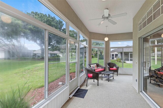 sunroom with ceiling fan