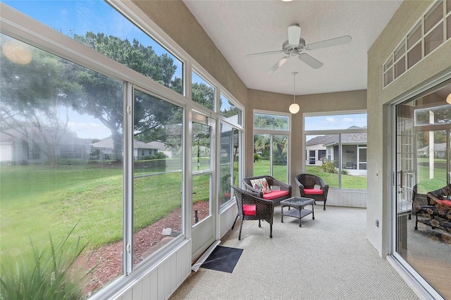 sunroom with ceiling fan