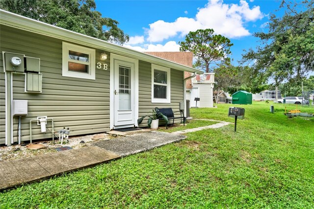 exterior space featuring a lawn